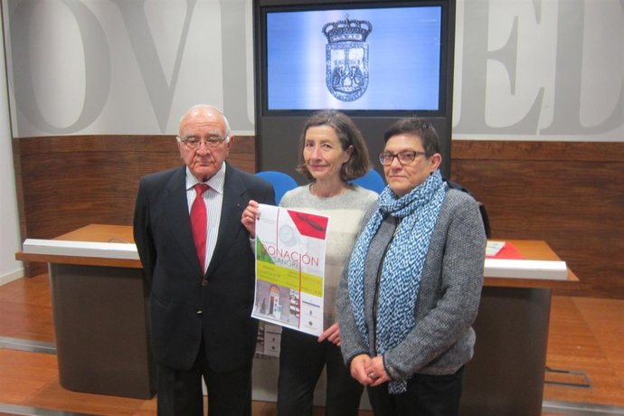 González, García y Santos Rionda presentando el Maratón de donación de sangre.