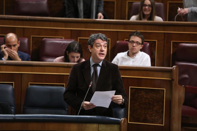 Álvaro Nadal en la sesión de control en el Gobierno en el Congreso