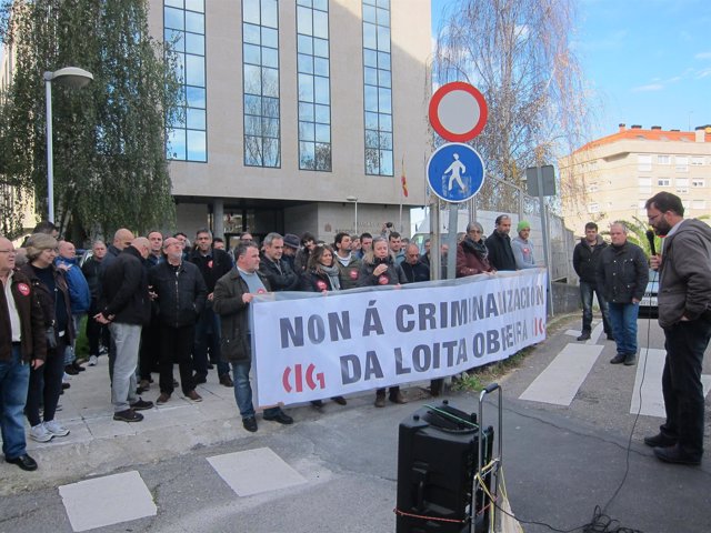 Protesta de la CIG ante los juzgados de Vigo
