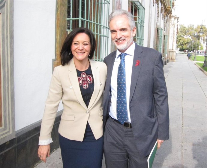 Alonso con la delegada del Gobierno andaluz en Córdoba
