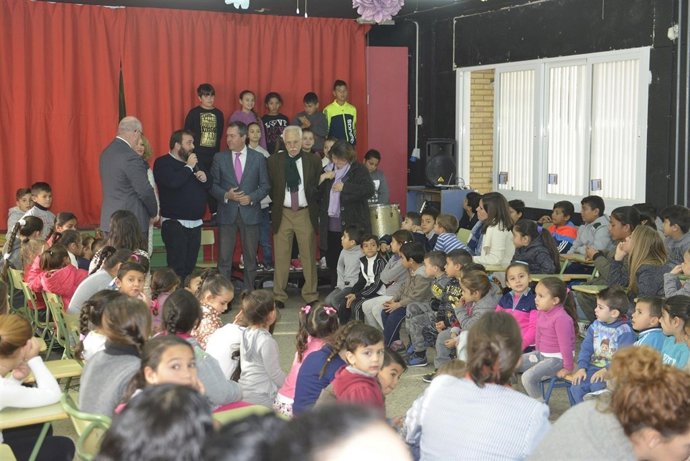 Espadas visita el CEIP Manuel Altolaguirre