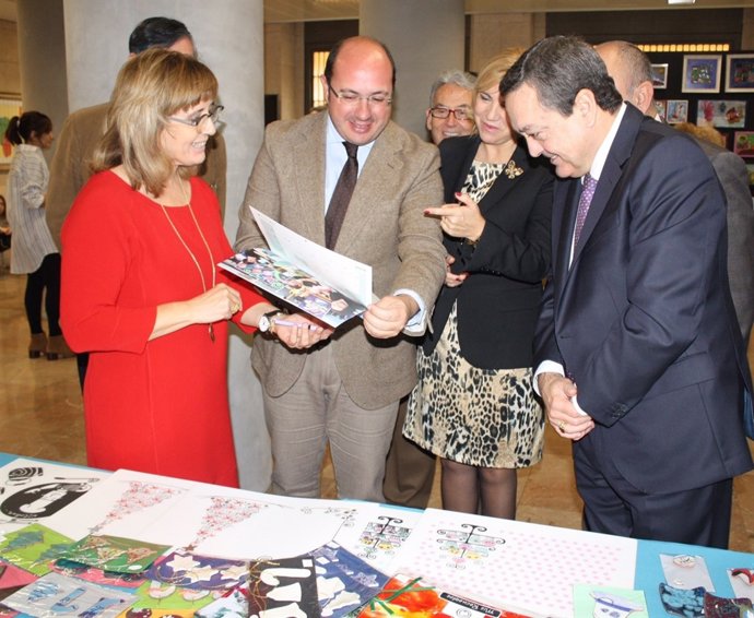 Foto / El Presidente De La Comunidad Inaugura La Exposici Ón 'Artesano', Organiz