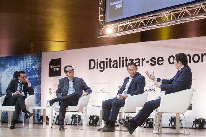 Jornada sobre Digitalizarse o morir organizada por la AED