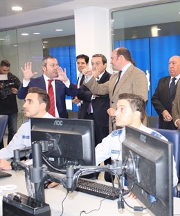 Fotos / El Presidente De La Comunidad Inaugura Las Nuevas Instalaciones Del Grup