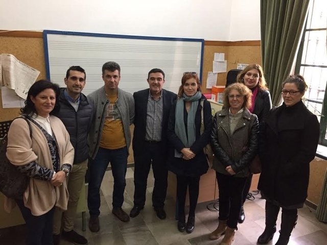 El delegado de Educación, Vicente Zarza, en el conservatorio de Valverde.