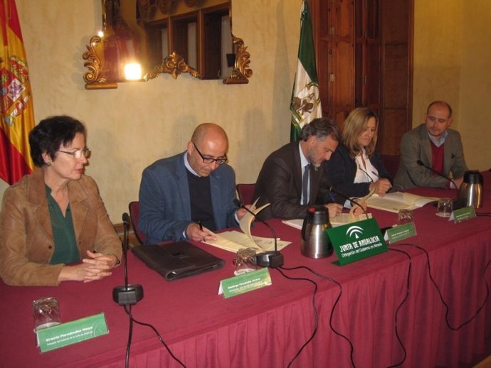 Fiscal firma el acuerdo con Níjar y Huércal-Overa para depuradoras