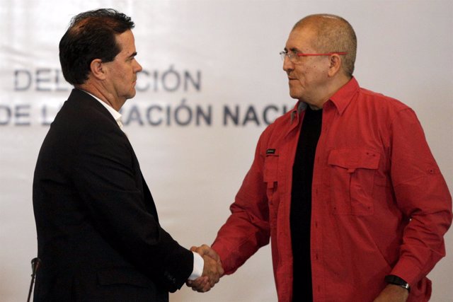 El jefe negociador del Gobierno, Frank Pearl, y del ELN, 'Antonio García'
