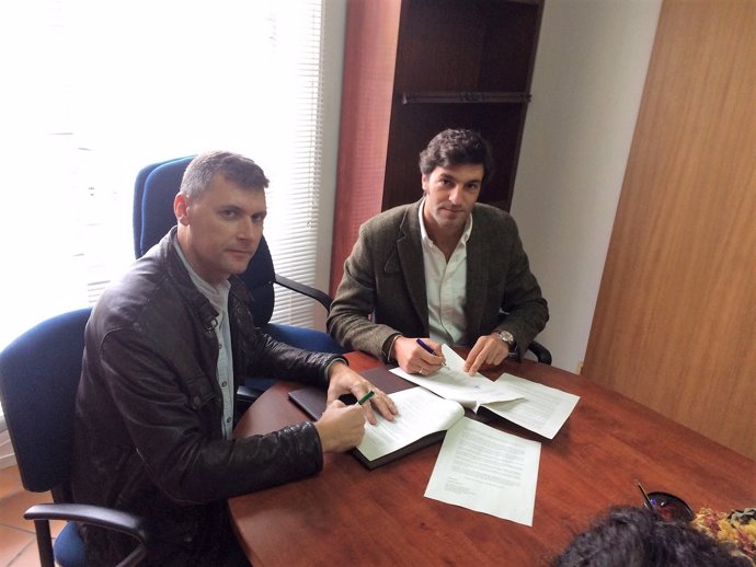 IU y PP firman moción de censura en Jimena de la Frontera