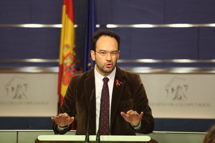 Rueda de prensa de Antonio Hernando en el Congreso