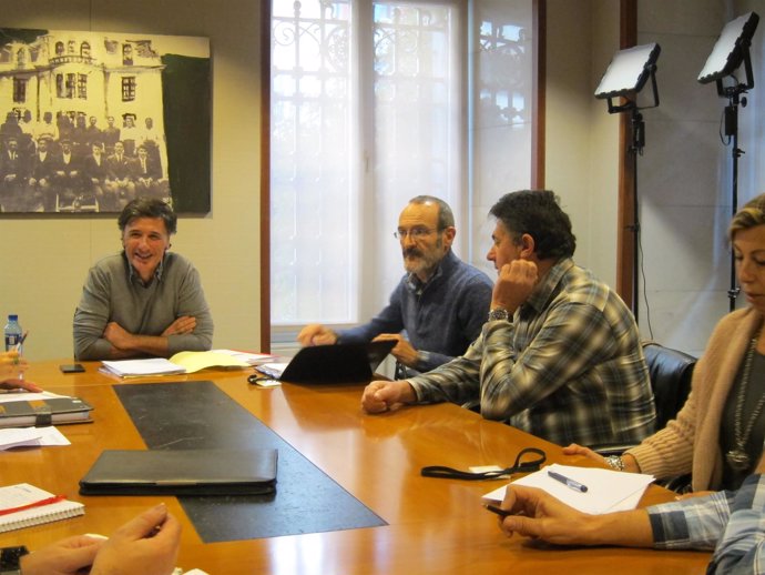 Reunión de Enrique López (Podemos)  y empleados públicos
