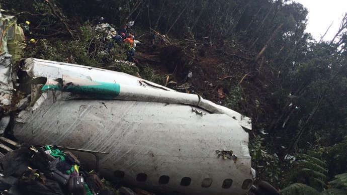 Restos del avión estrellado en Colombia
