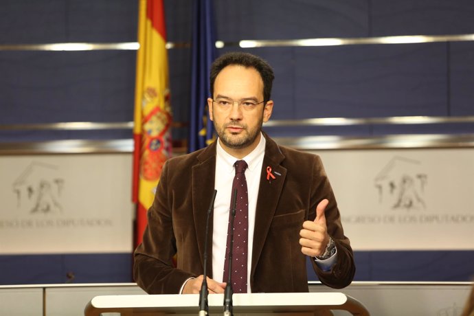 Rueda de prensa de Antonio Hernando en el Congreso