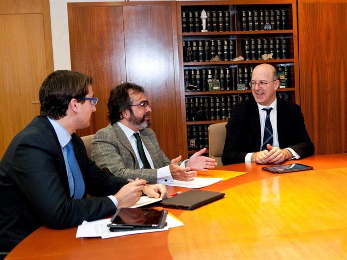 El consejero de Fomento se reúne con el presidente de Renfe