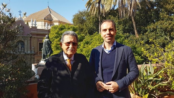 El portavoz municipal de C's en Sevilla, Javier Millán, con Mariano Bellver