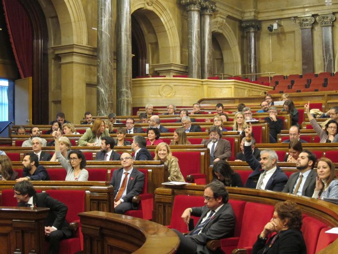 Votación en el pleno del Parlament