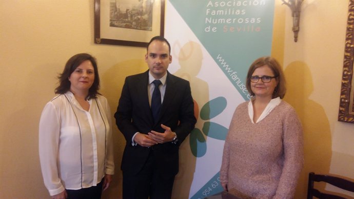 Rueda de prensa de asociación de Familias Numerosas en Sevilla