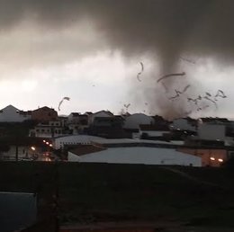 Un tornado causa daños materiales en Palos de la Frontera.