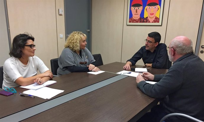 Reunión de Mario Jiménez con Izquierda Socialista