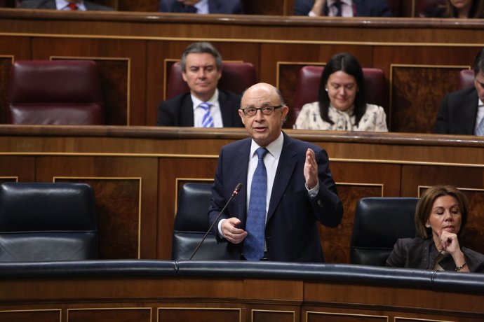 Cristóbal Montoro en la sesión de control al Gobierno en el Congreso