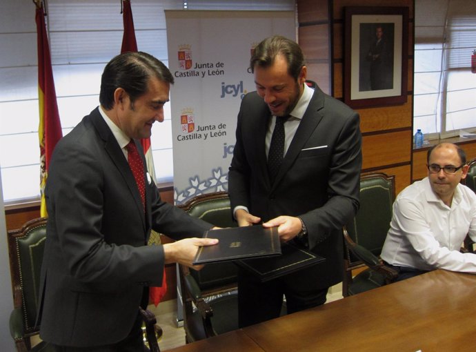 Suárez-Quiñones y Óscar Puente firman el protocolo de colaboración