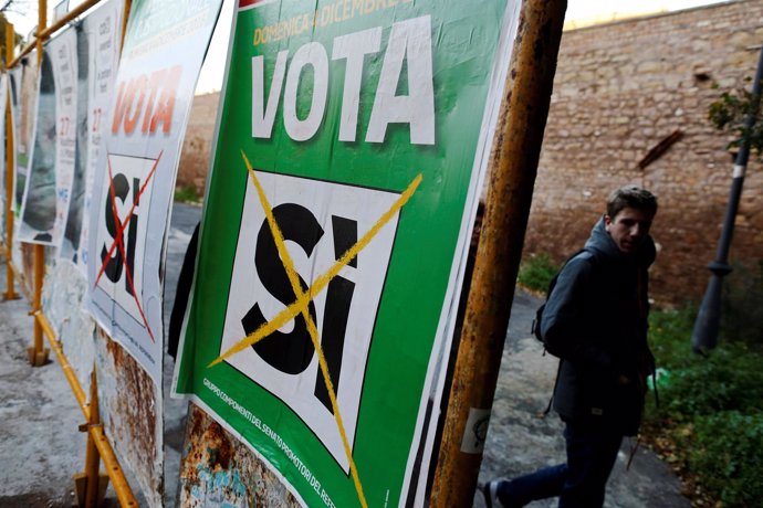 Carteles para el referéndum en Italia