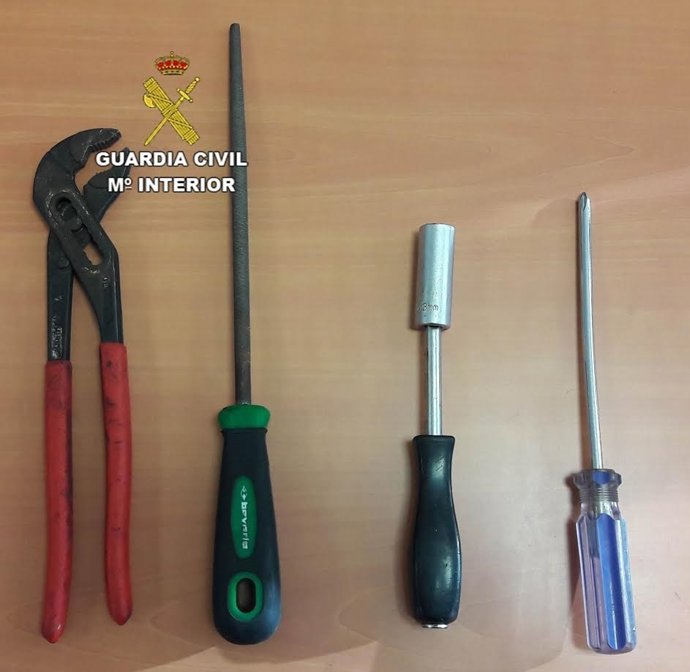 Herramientos usadas para robar baterías de coche