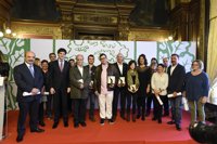 Bizkaia entrega sus Premios Lauxeta 2016 a la red de euskaltegis y a José Ángel Iribar