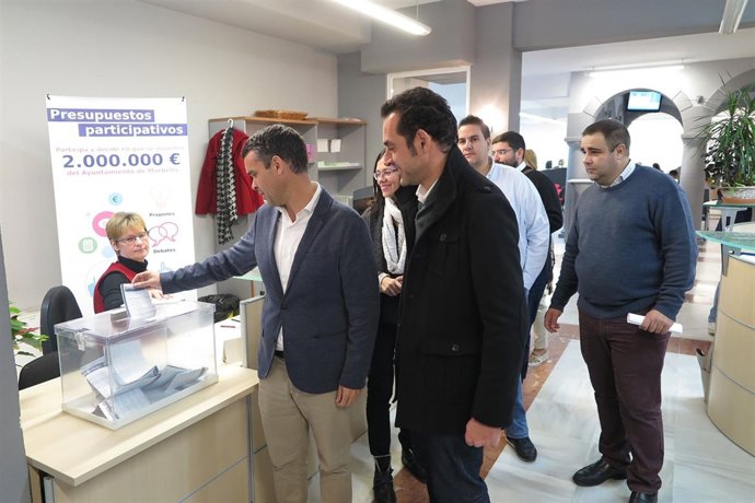 Bernal y Díaz votan presupuestos participativos marbella 
