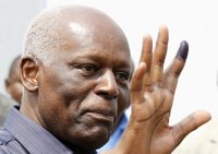 El presidente de Angola renuncia a seguir en el poder después de más de tres décadas