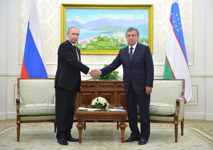 Vladimir Putin y Shavkat Mirziyoev