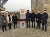 Inaugurado ante el Archivo Real y General un monolito de homenaje al Reino de Navarra