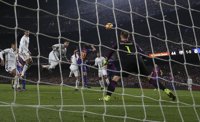 Ramos iguala el Clásico 'a lo Champions'