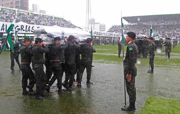 Funeral en el estadio de Chapecó por los jugadores del Chapecoense