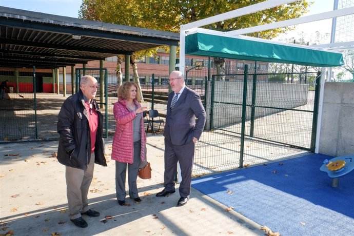 Visita de la concejal de Educación de Sevilla, Adela Castaño, al CEIP La Raza