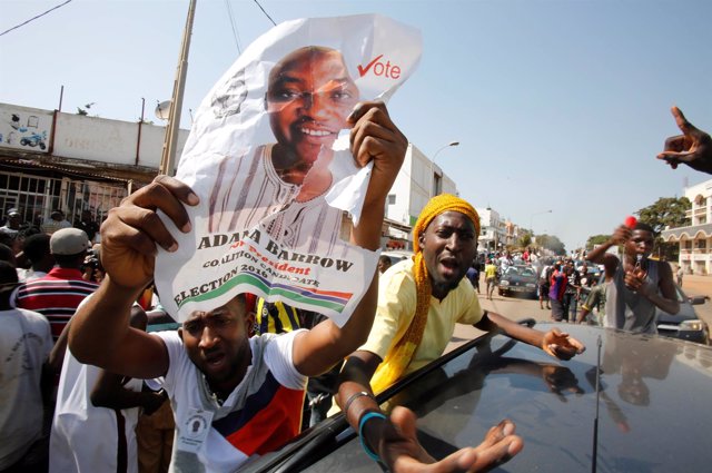 Celebrarción en Gambia por la victoria de Adama Barrow