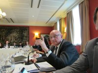 Oliu (Sabadell) avisa de que hay "poca voluntad" para las fusiones en España