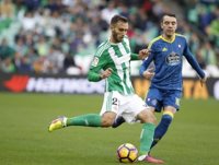 Betis y Celta empatan en un partido loco bajo el diluvio