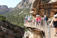 Un total de 32 colegios visitan el Caminito del Rey en los meses de octubre y noviembre
