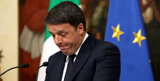 Matteo Renzi, en el momento de comparecer tras el plebiscito