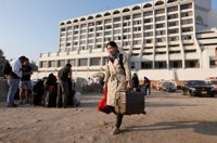 Mueren once personas y 30 resultan heridas en un incendio en un hotel en Pakistán