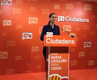 Arrimadas: "No podemos estar cómodos si PP y PSOE se ponen de acuerdo solo para subir impuestos" 
