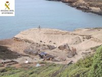 La Guardia Civil denuncia a 62 personas por acampar en La Caleta de Adeje (Tenerife)