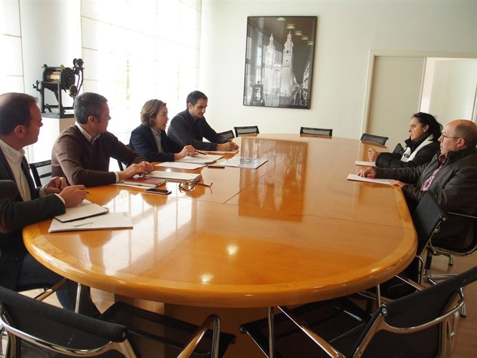 Imagen de la reunión con los vecinos de La Estrella        