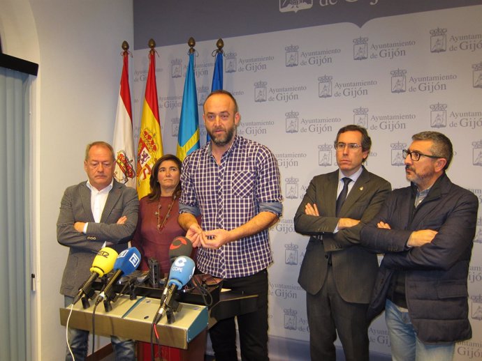Representantes de todos los grupos municipales del Ayuntamiento de Gijón