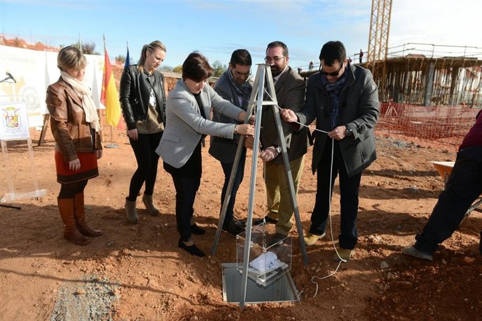 Primera piedra del nuevo colegio de Alomartes