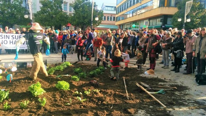 Acción de protesta en Torrelavega contra el polígono de las Excavadas