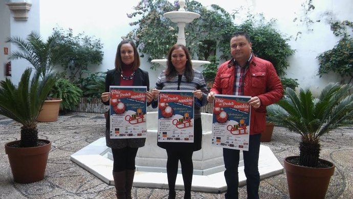 Carrillo (centro) presenta la IV Feria del Producto Navideño de Montemayor