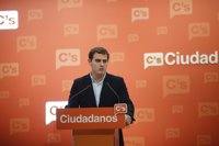 Rivera dice tras lo de Italia que para reformar la Constitución española hará falta un amplio consenso 