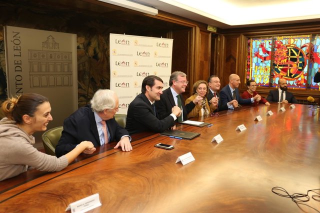 Prensa Ayto León, Firma Del Acuerdo Ayuntamiento De León Y Consejería De Fomento