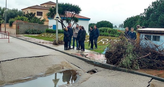 Susana Díaz visita las zonas afectadas por el temporal en La Línea
